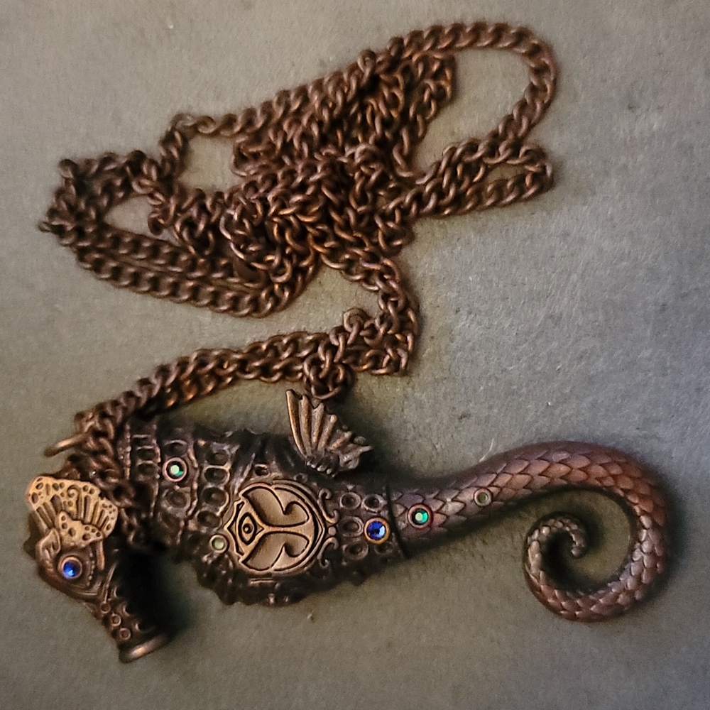 Seahorse necklace whistle